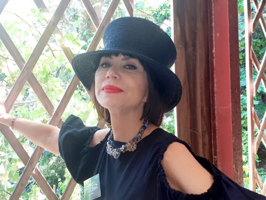 Grand chapeau en tresse de paille de blé cousue